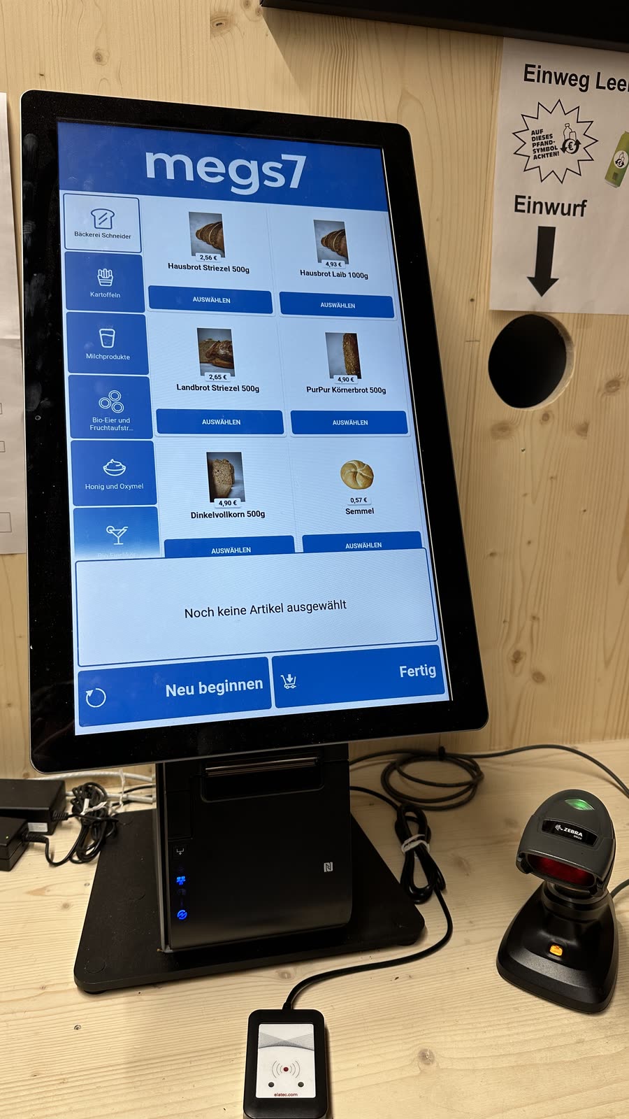 Am Terminal: scannen und mit Chip zahlen